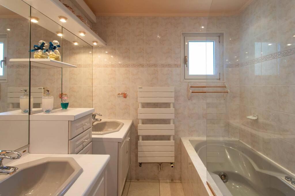 アンティーブA6- 2 Bdr Incredible Sea View - Ac, Garage & Terraceアパートメント エクステリア 写真